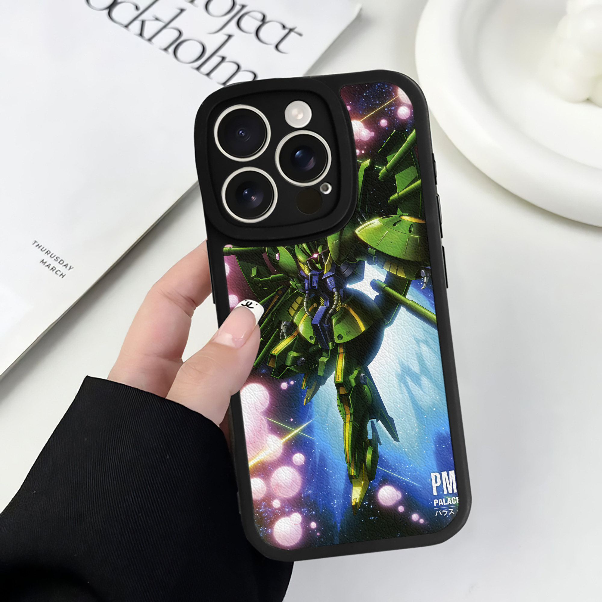 （画像用） 機動戦士ガンダム Mobile Suit Gundam 【iPhone 16シリーズ対応】シリコンスマホケース（レザー調） 材質：シリコン